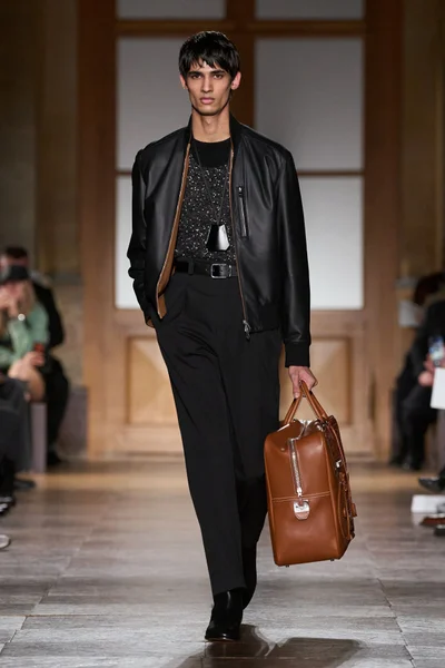 Look 30